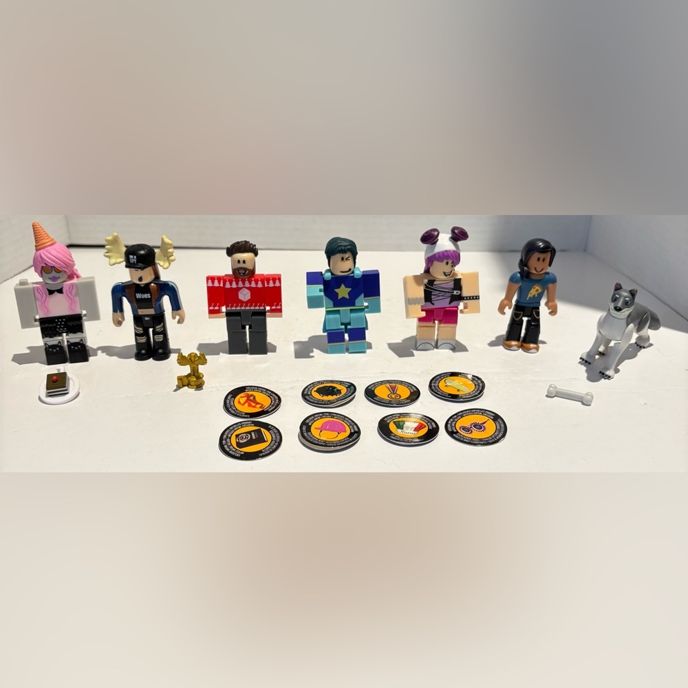 Roblox Large Lot of 6 Figures & 8 Unscratched Codes + Accessories